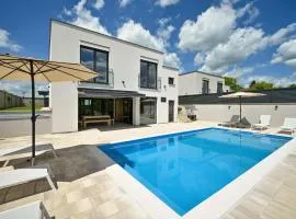 Amazing Home In Maglenca With Sauna