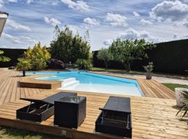 Guesthouse proche bordeaux Parking，位于伊斯内斯的酒店