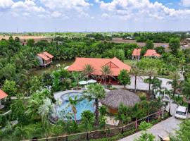 Le Palmier Long An Boutique Resort - Free Outdoor Cinema，位于Ấp Kế Mỹ的带停车场的酒店