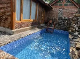 Villa Kaluna - 3 Bedroom Javanese Villa in Kaliurang