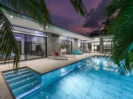 V204 Tropical Score 3BR with Pool, Tub & Snooker