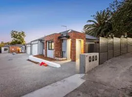 Premium Modern Entire House-Walk to Curtin Uinversity-3 bedroom & 2 bathroom up for 4 People