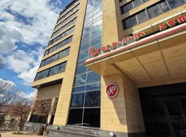 Nairi Hotel Yerevan，位于埃里温的酒店