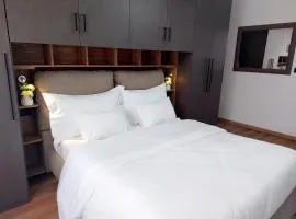 SUNSHINE- 2 minutes walk to Bernina Express