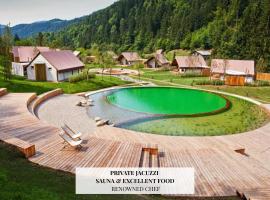 Herbal Glamping Resort Ljubno，位于Ljubno的豪华帐篷营地