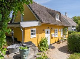 Charming Home In Samsø With 1 Bedroom，位于Brundby的别墅