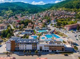 Парк Хотел Модър，位于代温的带热水浴缸的酒店