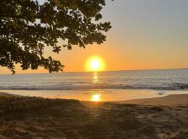 Oceanfront Retreat w- Terrace, Direct access to Beach & BBQ