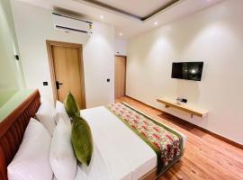 Hotel IP Swarn Near Anand Vihar Vaishali Ghaziabad，位于加济阿巴德的酒店