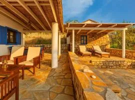 The Blue House Seaside Retreat - Fully equipped