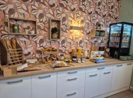 Cit'Hôtel Le Quai 9 , ex Le Challans，位于沙朗的酒店