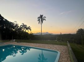 Casa de Campo Romanetto com Piscina e Vista - Antonina，位于安东尼娜的酒店