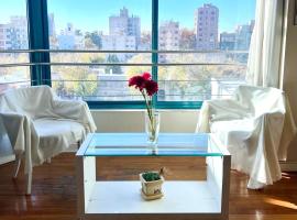 Precioso departamento en la mejor ubicación de Ciudad Mendoza, con piscina，位于门多萨的酒店