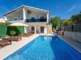 Holiday Home Domagoj by Interhome，位于马林斯卡的酒店