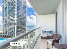 MVR - Brickell Icon w Massive Pool & Spa