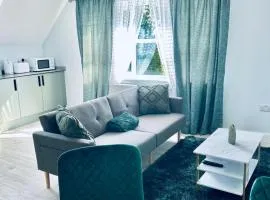 Dover Castle & Port, on-site parking, lovely quiet area