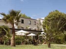 H&ocirc;tel les jardins du canal - solaire eco reponsable - piscine - parking - garage - bornes &eacute;lectriques - accueil v&eacute;los - kids friendly，位于艾格-莫尔特的住宿