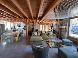 Très beau gîte à proximité du Lac de Vassivière，位于Saint-Julien-le-Petit的酒店