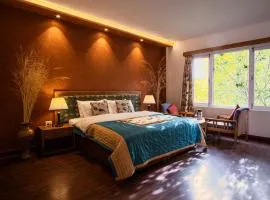 Hotel Lingzi - at the Mall Road & newly renovated