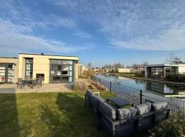 Marina Strandbad Chalet IJssel Oase mit Zaun Haus Nr 77