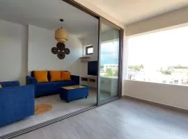 Modern and Luxury 3 bedroom apartment Steps from the beach