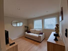 Comfortable Apartment Sleeps 4 Near Kristiansand City Center，位于克里斯蒂安桑的酒店