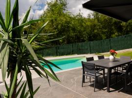 House with pool and panoramic view of Bilbao，位于毕尔巴鄂的酒店