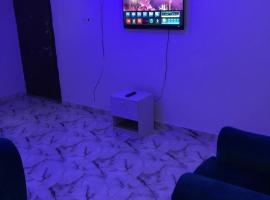 Allure Guest Inn and Resıdence LTD，位于Awoyaya的带停车场的酒店