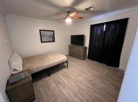 Downtown Secluded Room 3，位于凤凰城的酒店
