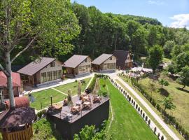 La Maria si Ioana，位于阿尔杰什河畔库尔泰亚的海滩酒店