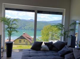 Modern house in the woods with a view of Millstättersee，位于米尔施塔特的酒店