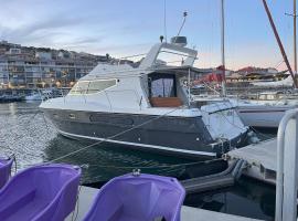 IPANEMA - JOLI BATEAU &agrave; QUAI，位于塞特港的船屋