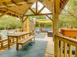 Hot Tub Haven Creekside Cabin in Frisco!，位于Frisco的酒店