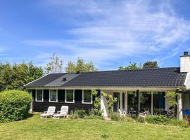 3 Bedroom Cozy Home In Jægerspris，位于Jægerspris的酒店