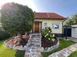 Ferienhaus Limes Carnuntum mit Terrasse und Garten