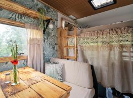 Slow Travel, aber auch gut! Wohnmobil，位于施特雷利茨的酒店