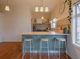 Charming Fig Tree Cottage with WiFi & Parking
