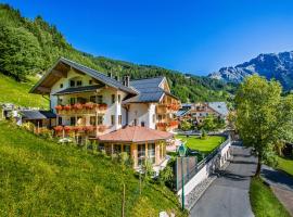 ALMHOF Alpin Apartments & Spa，位于霍赫克尼希山麓丁滕的酒店