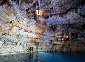Spazi Ha Glamping & Cenote，位于Yalcobá的酒店