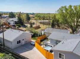 Parkside Estate House & Cottage w 2 Hot Tubs