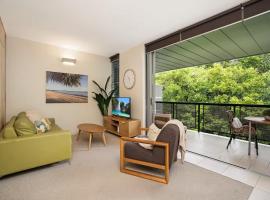 Treetop Luxury - Paradise in Peppers Resort, Noosa，位于努萨角的酒店