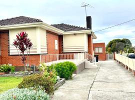Stylish Family Home，位于丹德农的酒店