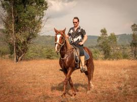 Rancho Reencuentro Eco Hotel & Cabalgatas，位于巴耶德布拉沃的酒店