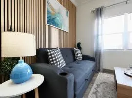 SōLE #4,2 BR-Riverview-2 min to BEACH-Launch Views-Balcony
