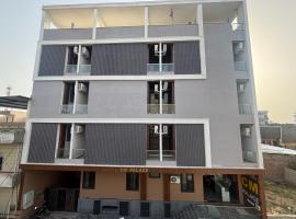Hotel CM Palace，位于Khātu的酒店