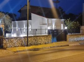 SmallHouseLefkada ΘΕΜΑ，位于雷夫卡达镇的酒店