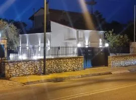 SmallHouseLefkada ΘΕΜΑ