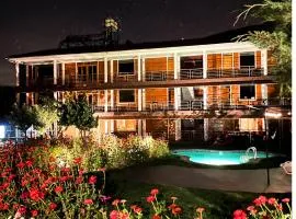 Runaway Eco Hotel