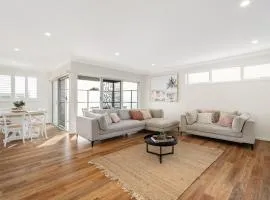 Stylish 3-Bed Beachside Home with Parking & BBQ
