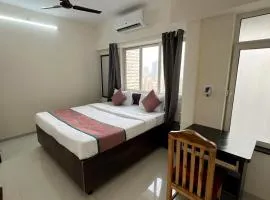 Pinaki Comfort Stay Malad - Near Nesco